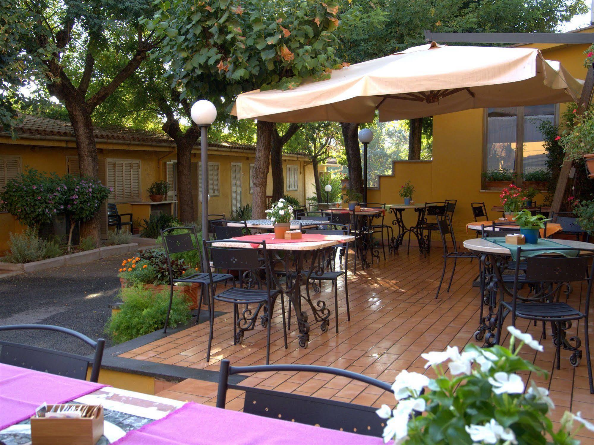 Hotel Orto Di Roma Esterno foto