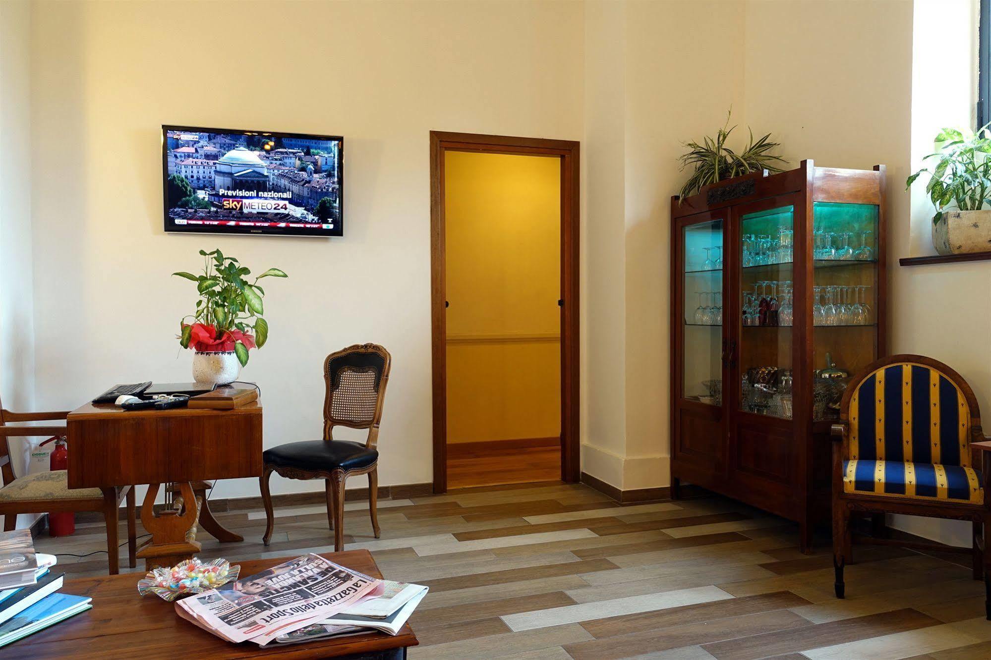 Hotel Orto Di Roma Esterno foto